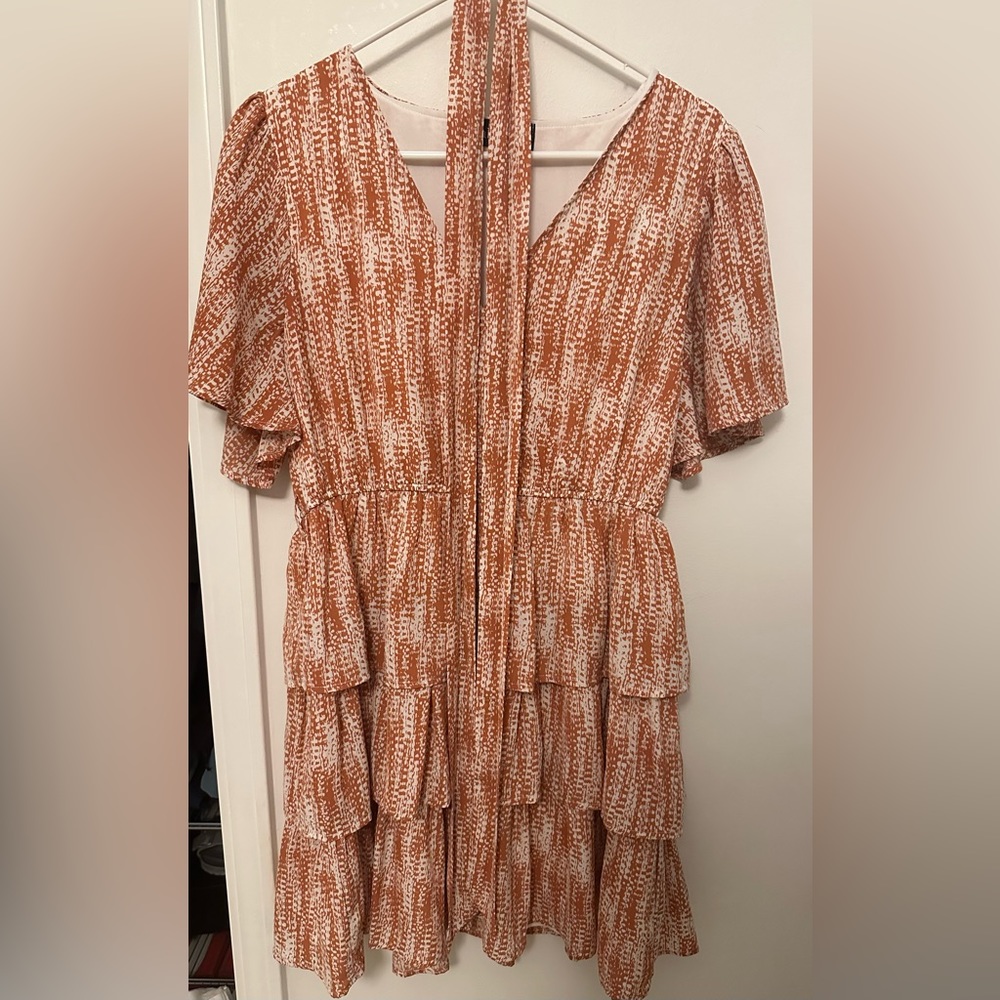 dress- so flattering! in perfect condition! i’ve worn with sneakers & sandals